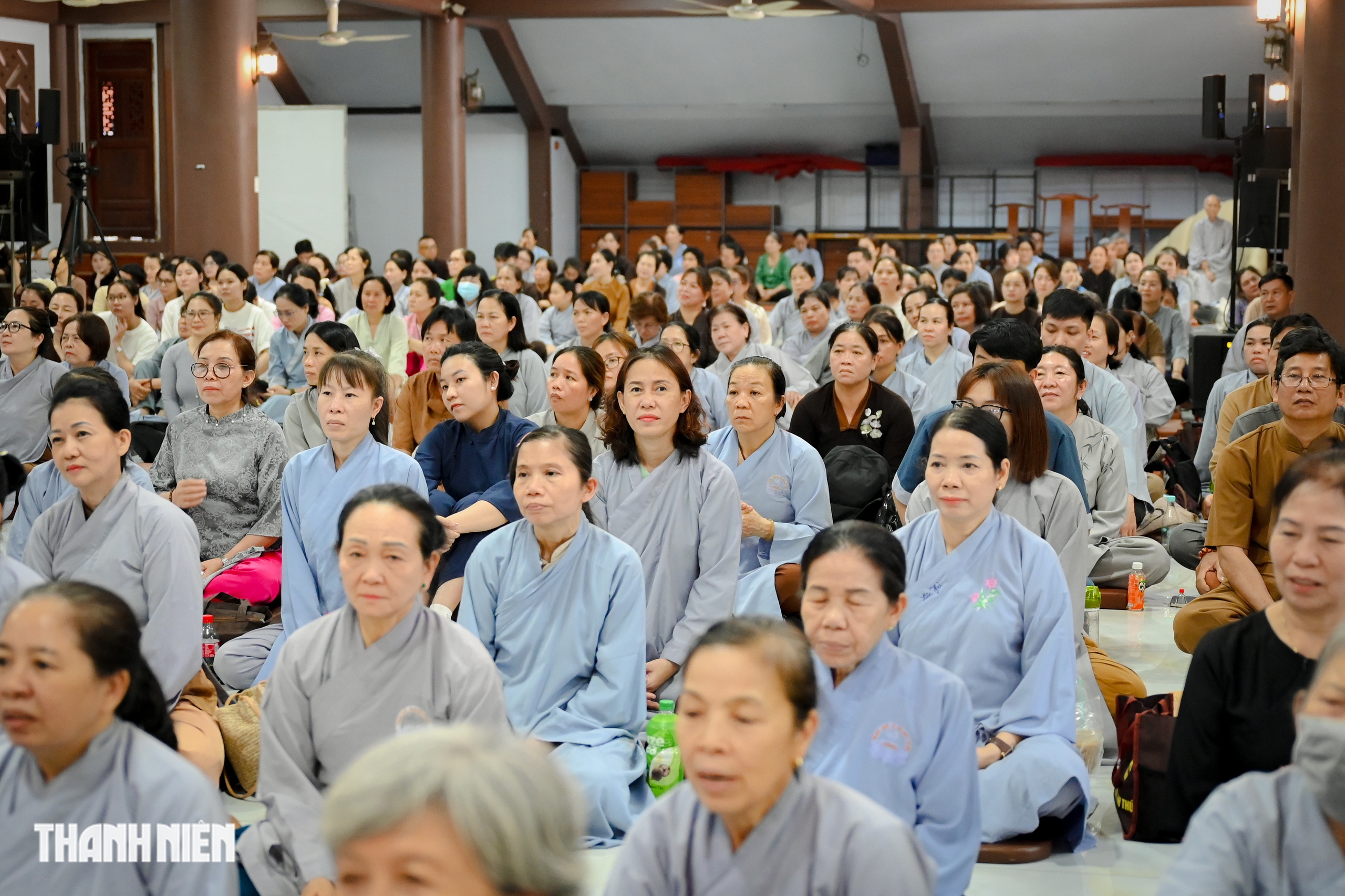 Giỗ tổ H&ugrave;ng Vương: Người d&acirc;n TP.HCM đi ch&ugrave;a, học c&aacute;ch 'quay về với ch&iacute;nh m&igrave;nh'- Ảnh 8.