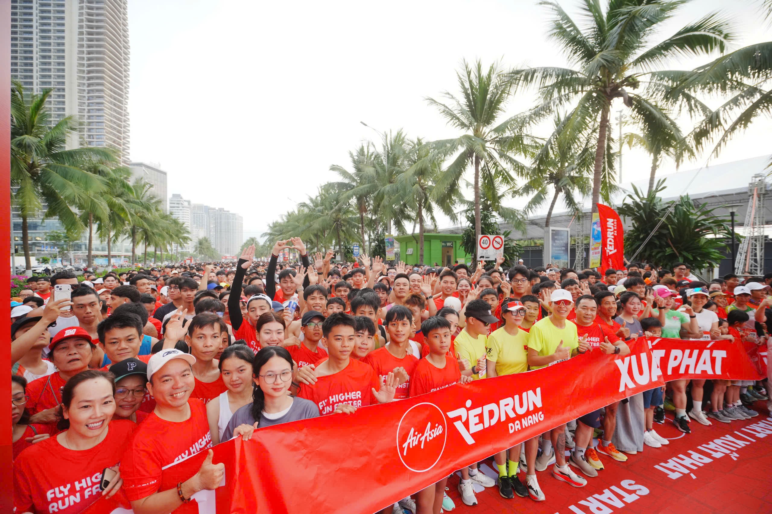 Gần 8.000 runner 'đổ bộ' Đ&agrave; Nẵng, AirAsia RedRun 2026 g&acirc;y sốt ngay m&ugrave;a đầu- Ảnh 1.