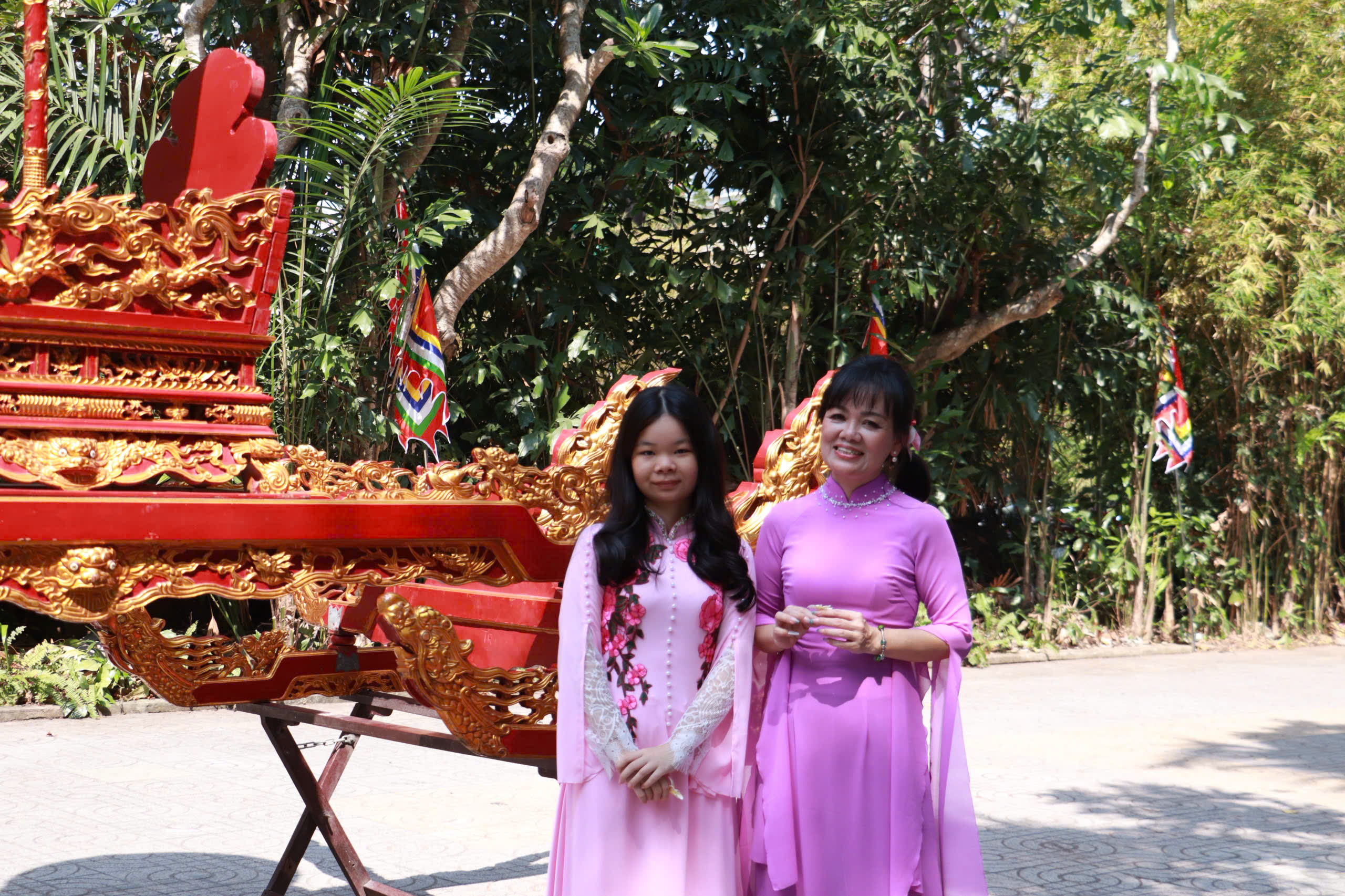 Thảo Cầm Vi&ecirc;n S&agrave;i G&ograve;n đ&ocirc;ng nghẹt người dịp Giỗ Tổ H&ugrave;ng Vương - Ảnh 2.