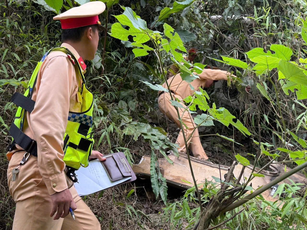 Sơn La: Xe khách lao xuống vực khiến 7 người thương vong- Ảnh 2.