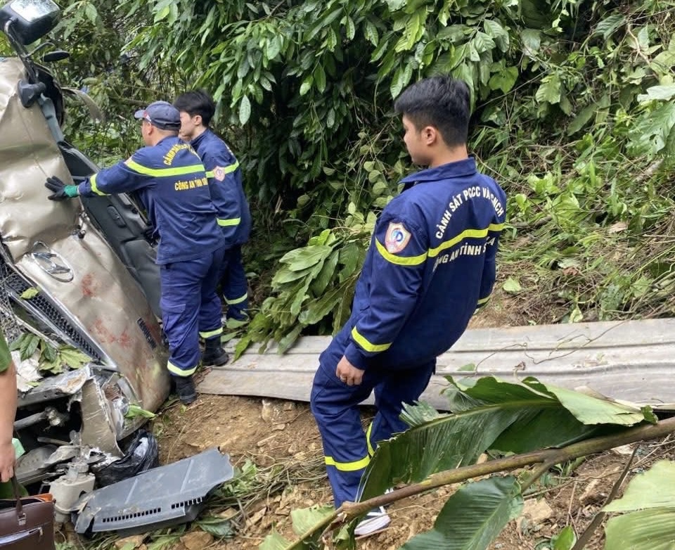 Sơn La: Xe khách lao xuống vực khiến 7 người thương vong- Ảnh 3.