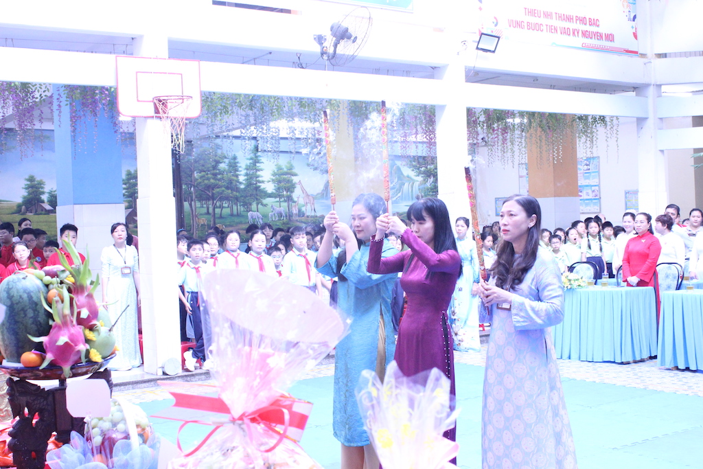 Bồi đắp l&ograve;ng y&ecirc;u nước cho học tr&ograve; từ những điều b&igrave;nh dị - Ảnh 4.