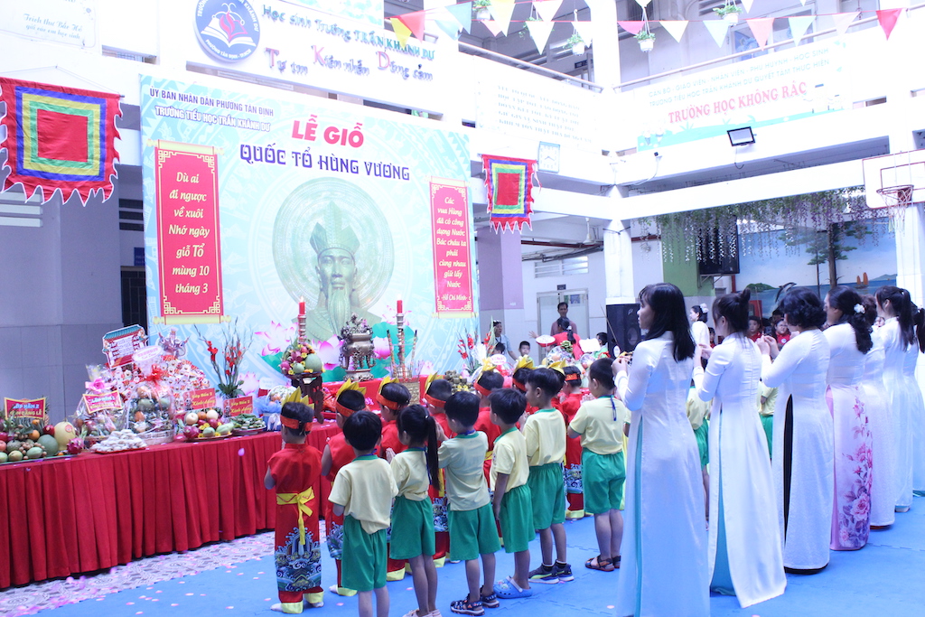 Bồi đắp l&ograve;ng y&ecirc;u nước cho học tr&ograve; từ những điều b&igrave;nh dị - Ảnh 6.