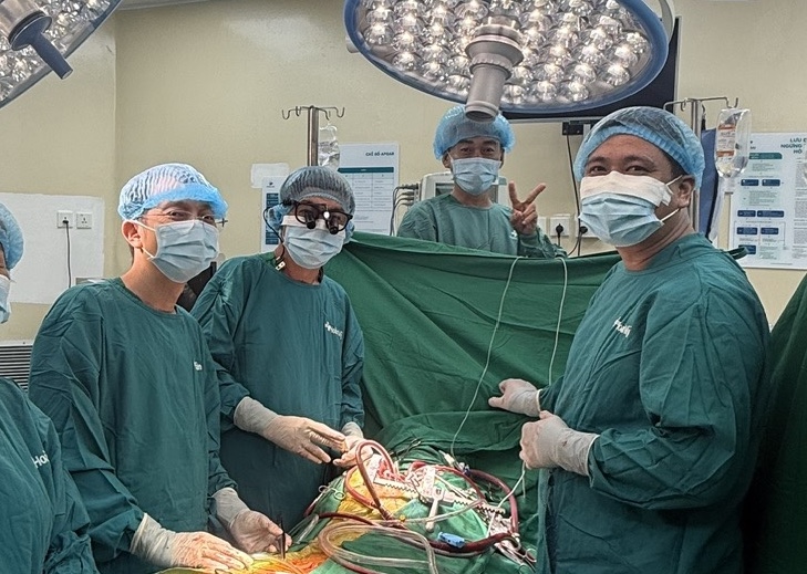 Bác sĩ Cần Thơ cứu sống ca hẹp nhiều nhánh động mạch vành, suy tim rất nặng - Ảnh 1.