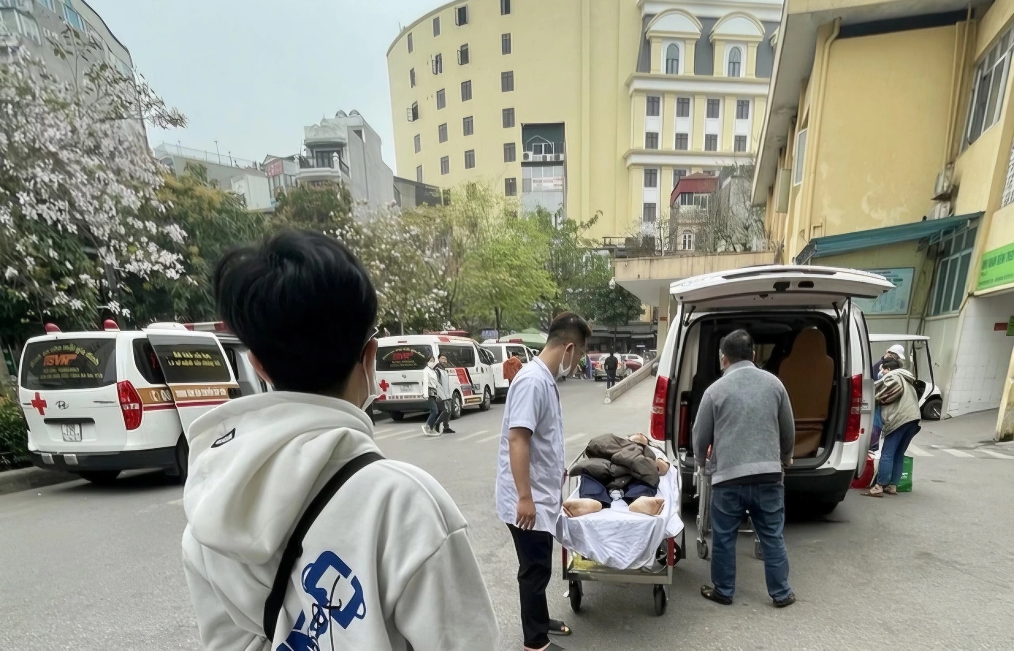 Chuyển tuyến kh&aacute;m chữa bệnh BHYT: Đ&uacute;ng nhưng vẫn chưa &ldquo;tr&uacute;ng&rdquo; - Ảnh 1.