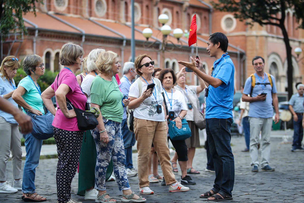 TP.HCM tăng trưởng 2 con số bằng tư duy mới, c&aacute;ch l&agrave;m mới- Ảnh 5.