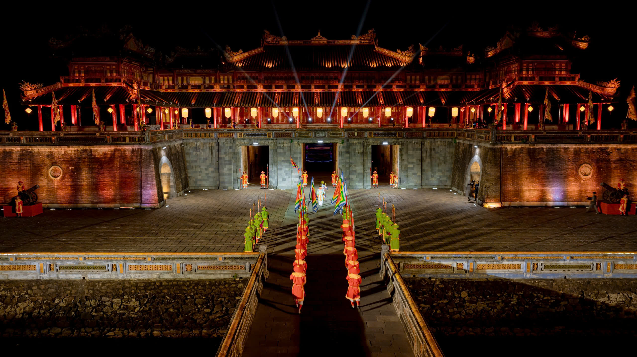 Đại nội Huế mở cửa miễn ph&iacute; đ&oacute;n du kh&aacute;ch chi&ecirc;m ngưỡng &lsquo;Ho&agrave;ng cung huyền ảo&rsquo;- Ảnh 2.