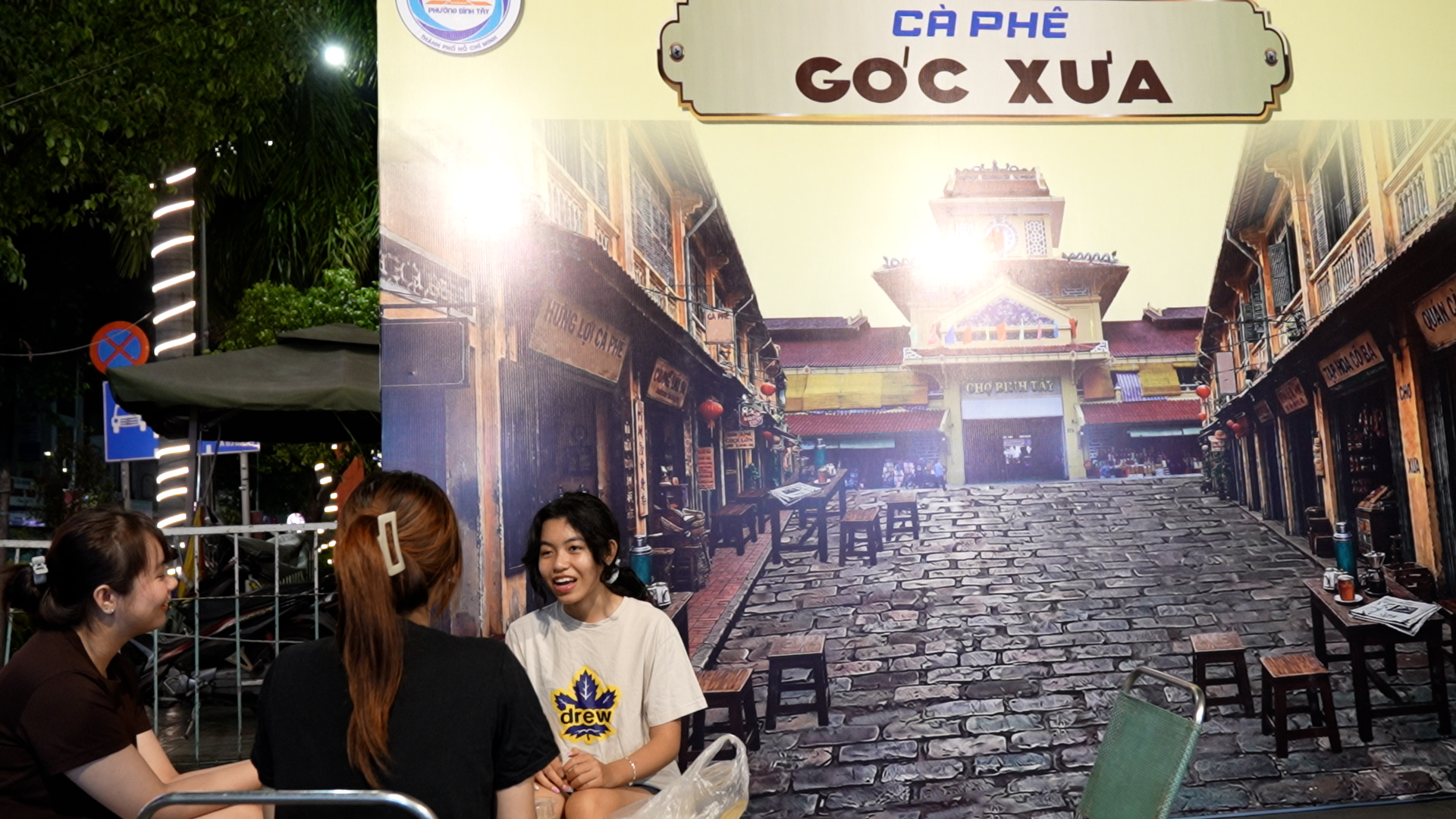 Kh&aacute;m ph&aacute; phố đ&ecirc;m Chợ Lớn: Người trẻ đổ x&ocirc; trải nghiệm - Ảnh 5.