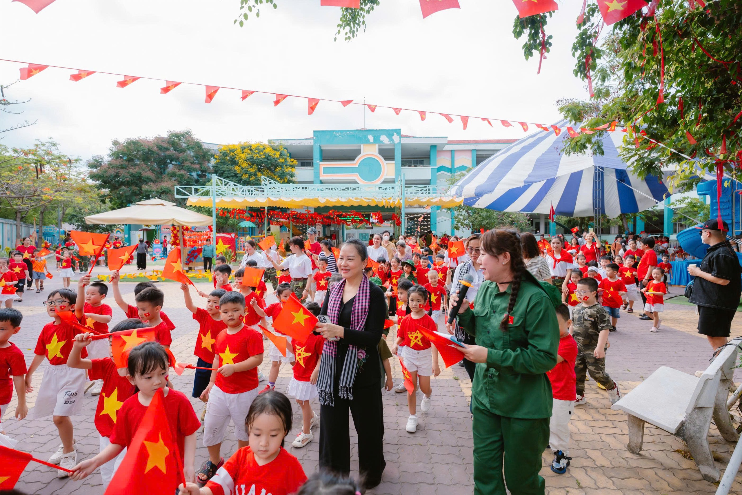 Bồi đắp l&ograve;ng y&ecirc;u nước cho học tr&ograve; từ những điều b&igrave;nh dị - Ảnh 13.