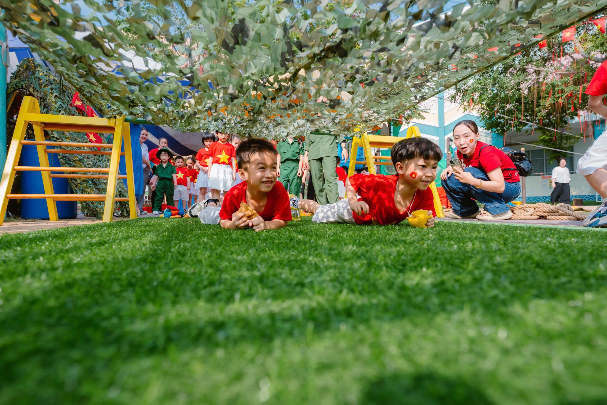 Bồi đắp l&ograve;ng y&ecirc;u nước cho học tr&ograve; từ những điều b&igrave;nh dị - Ảnh 12.