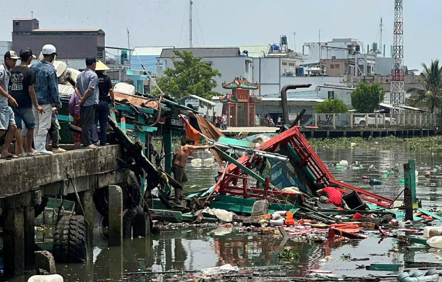 Nổ tàu thu mua hải sản ở An Giang, 5 người bị thương- Ảnh 1.