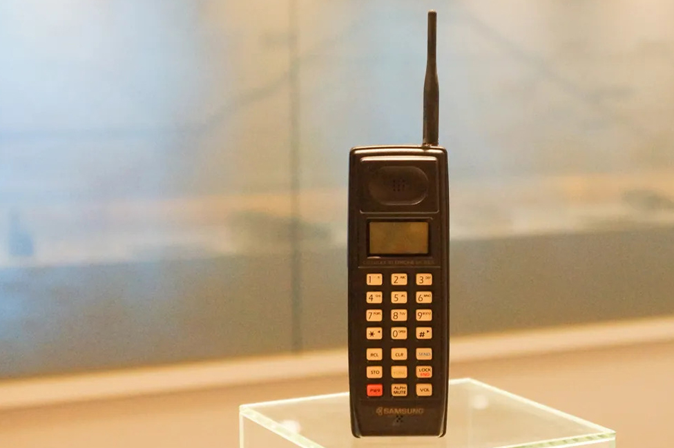 Chiếc điện thoại đầu tiên đặt nền móng cho Samsung ngày nay - Ảnh 1.