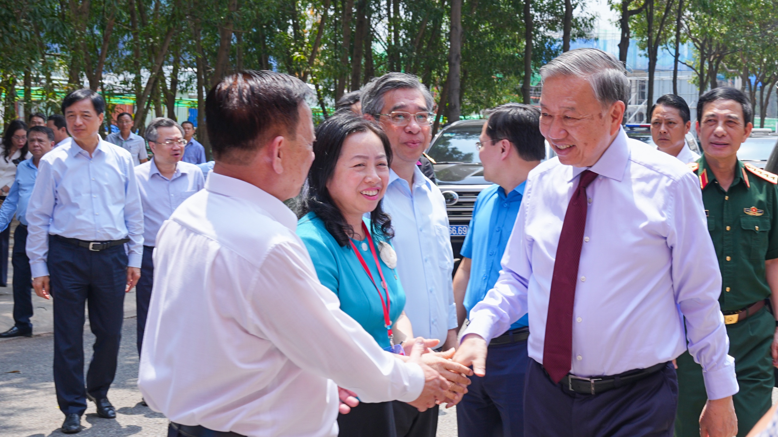 Tổng B&iacute; thư, Chủ tịch nước T&ocirc; L&acirc;m: Chia sẻ với những kh&oacute; khăn của c&ocirc;ng nh&acirc;n - Ảnh 6.