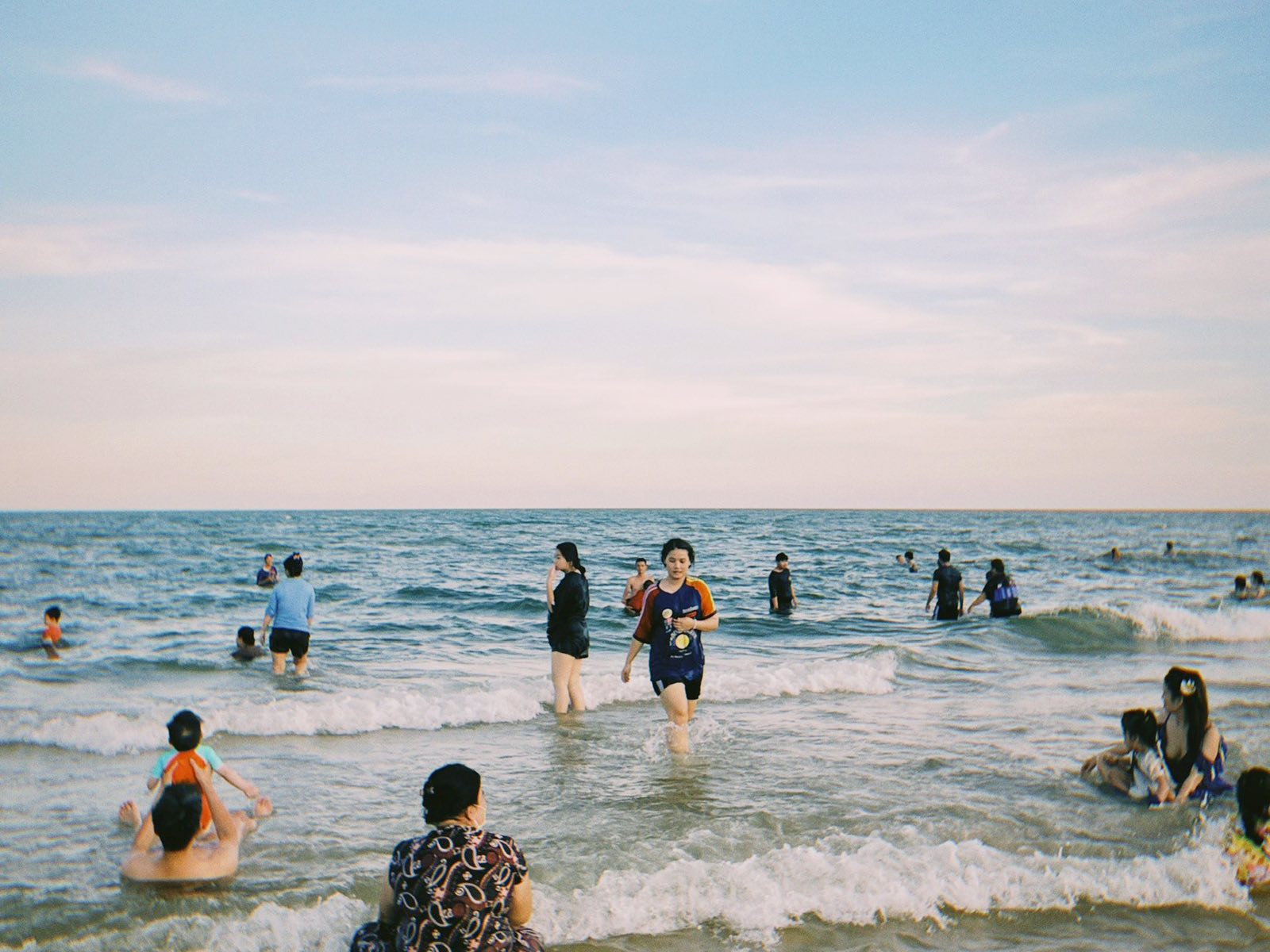 Dịp nghỉ lễ 30.4 - 1.5: Đi biển Vũng Tàu có còn lo sứa, sâu biển? - Ảnh 1.