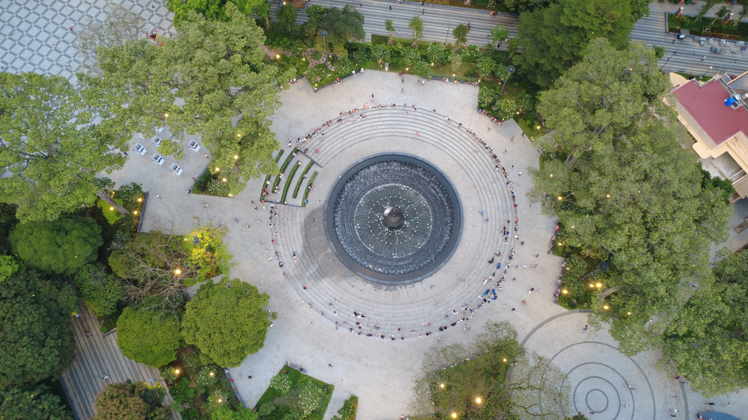 Công viên tạm trên ‘đất vàng’ được ủng hộ, người dân mong duy trì lâu dài - Ảnh 4.