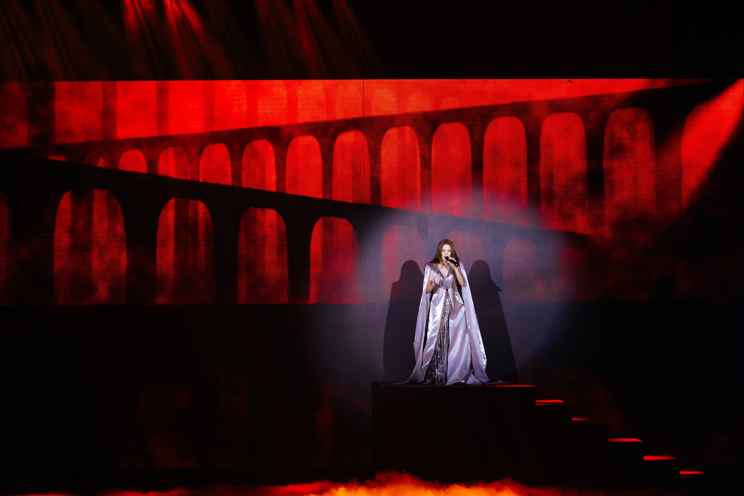 Bùi Lan Hương khoe vũ điệu gợi cảm cùng Minh Hằng, Phạm Quỳnh Anh  - Ảnh 2.