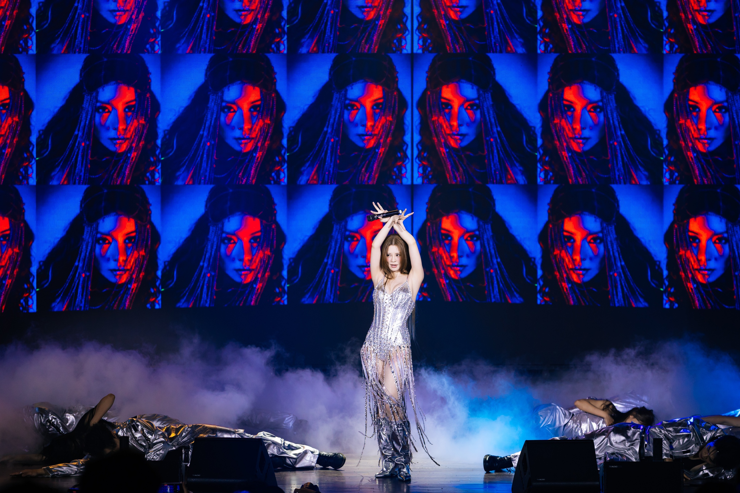 Bùi Lan Hương khoe vũ điệu gợi cảm cùng Minh Hằng, Phạm Quỳnh Anh  - Ảnh 3.