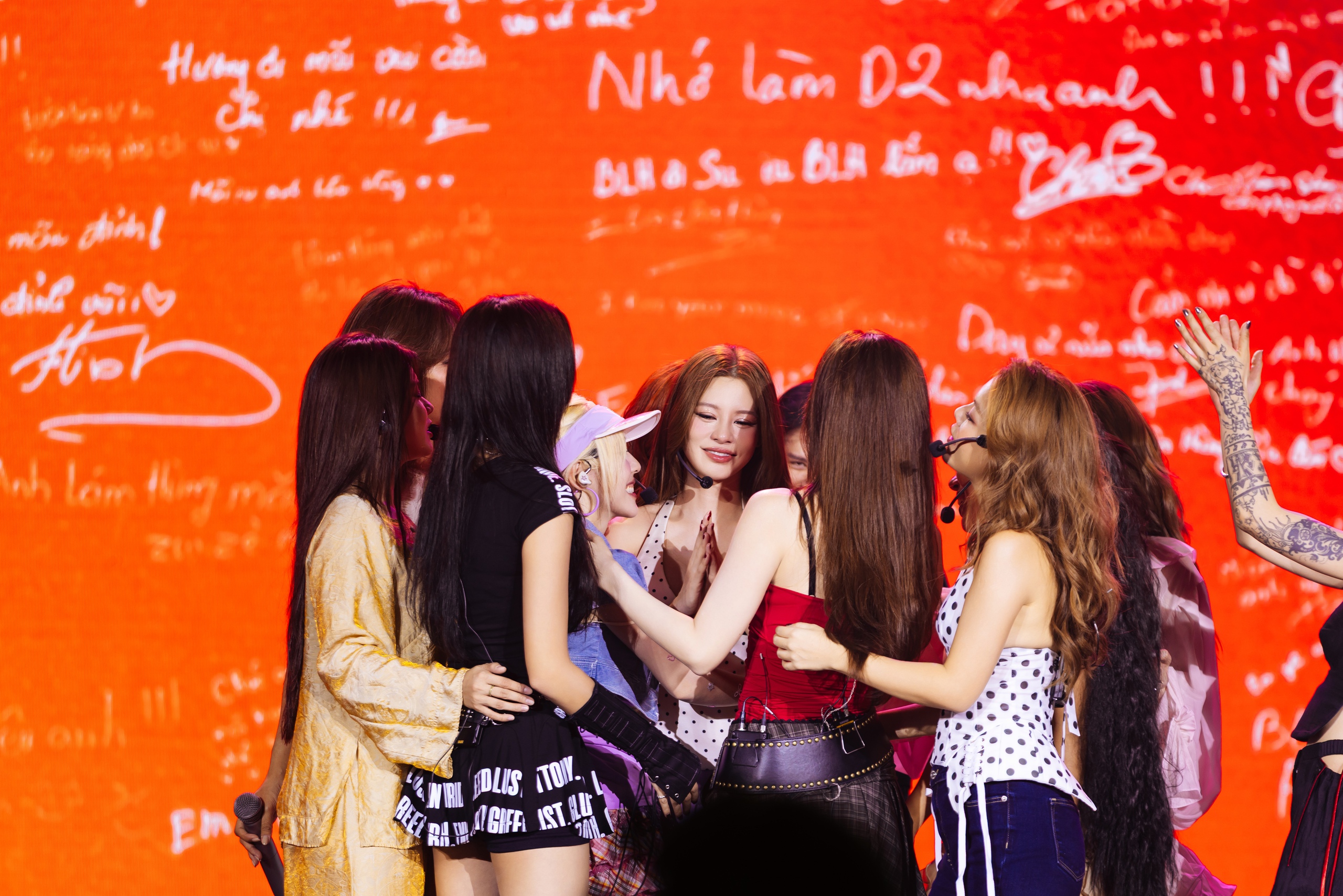 Bùi Lan Hương khoe vũ điệu gợi cảm cùng Minh Hằng, Phạm Quỳnh Anh  - Ảnh 14.