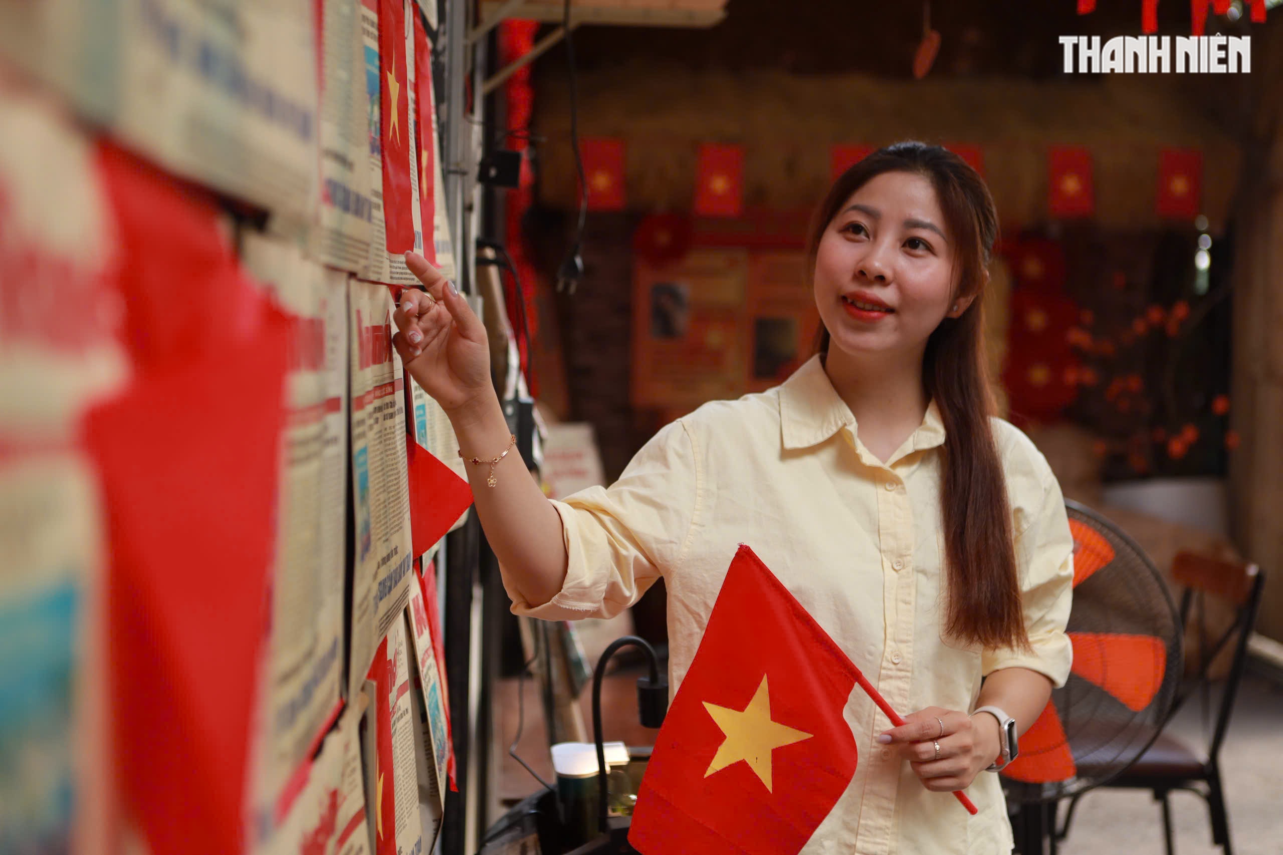 Muốn chụp ảnh 'đậm chất lễ'? Check-in ngay 3 qu&aacute;n trang tr&iacute; 30.4 ở TP.HCM - Ảnh 6.