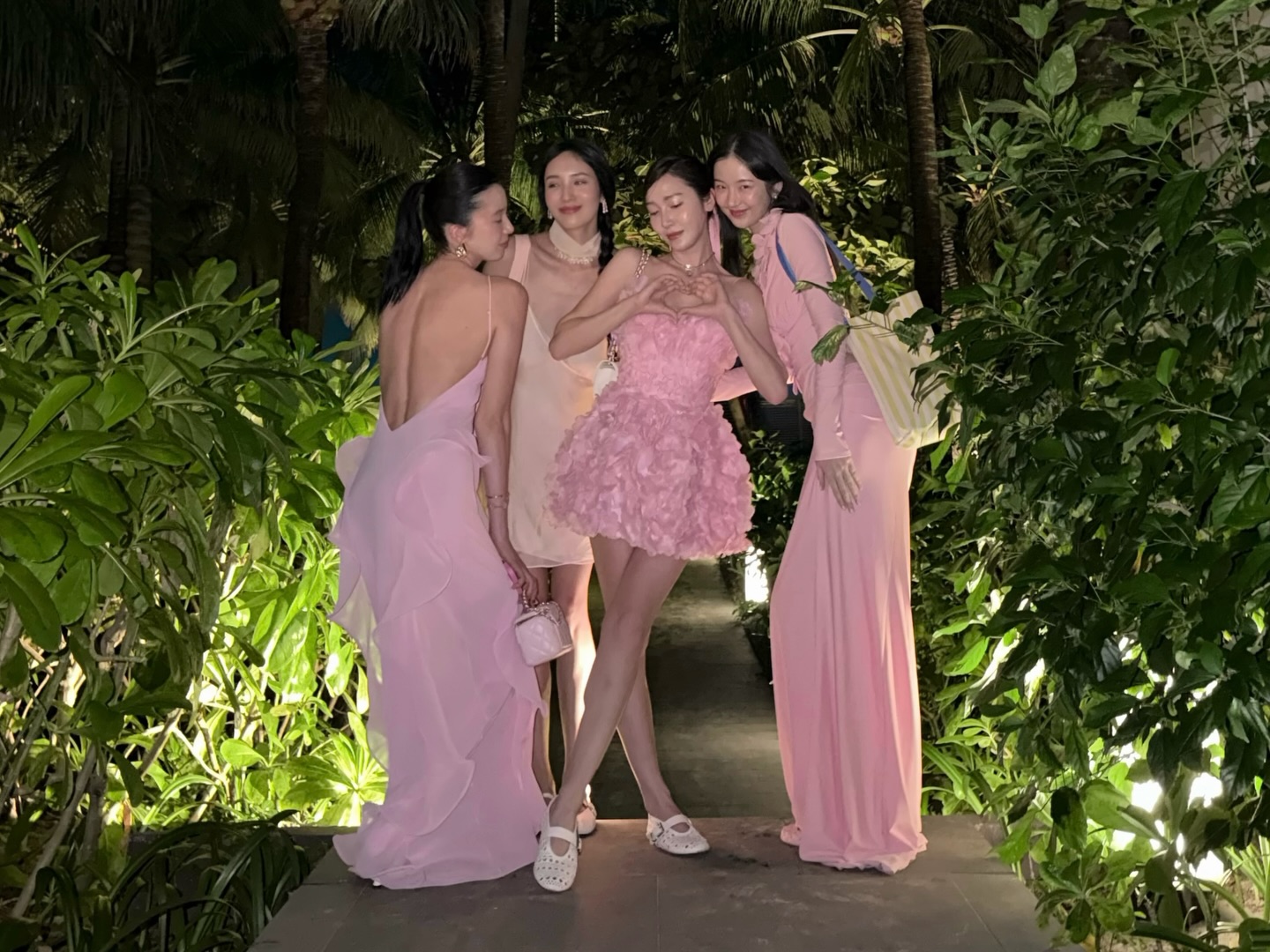 'C&ocirc;ng ch&uacute;a băng gi&aacute;' Jessica Jung khoe sắc quyến rũ ở Ph&uacute; Quốc - Ảnh 5.