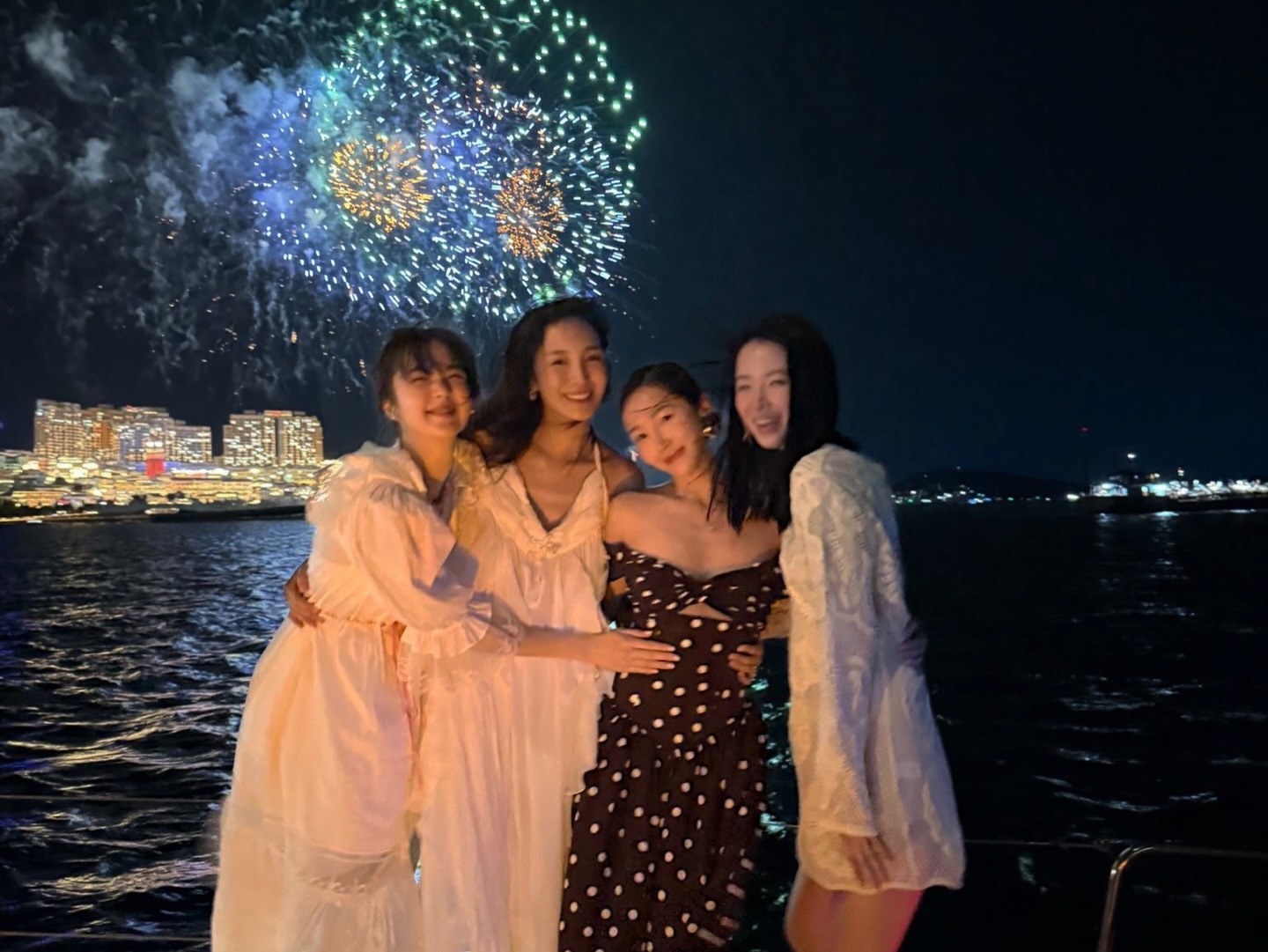 'C&ocirc;ng ch&uacute;a băng gi&aacute;' Jessica Jung khoe sắc quyến rũ ở Ph&uacute; Quốc - Ảnh 6.