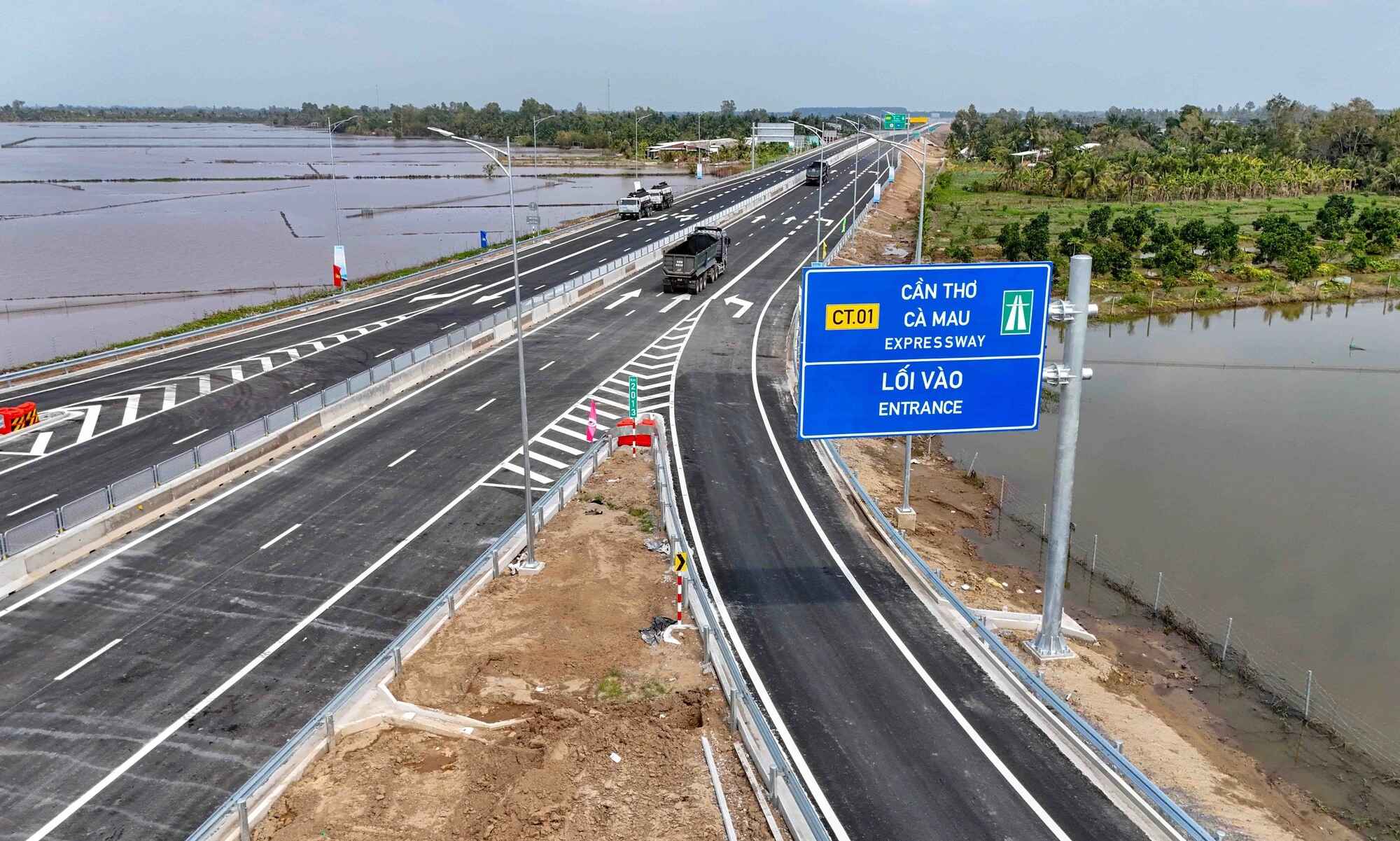 Phương Nam đột ph&aacute; hạ tầng chiến lược - Ảnh 1.