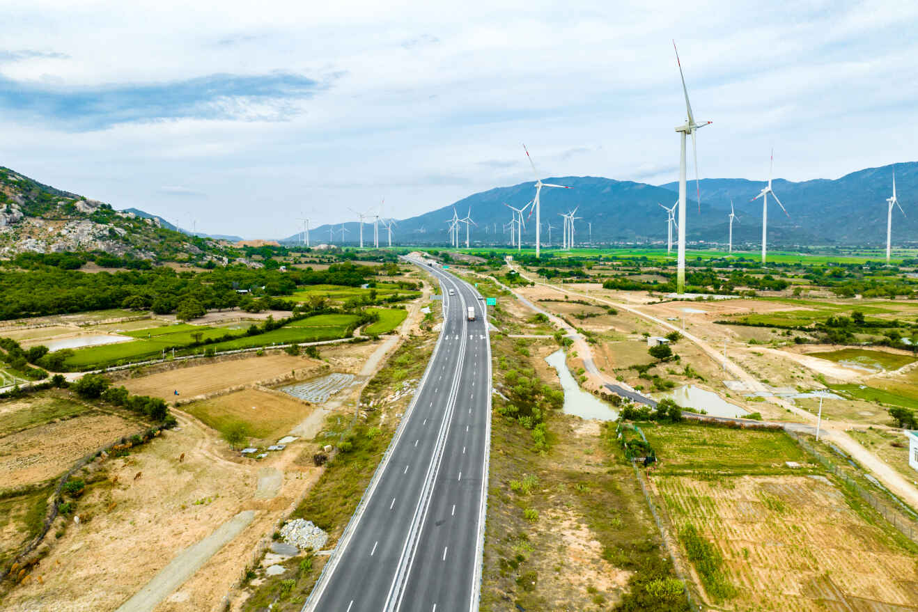 Phương Nam đột ph&aacute; hạ tầng chiến lược - Ảnh 3.