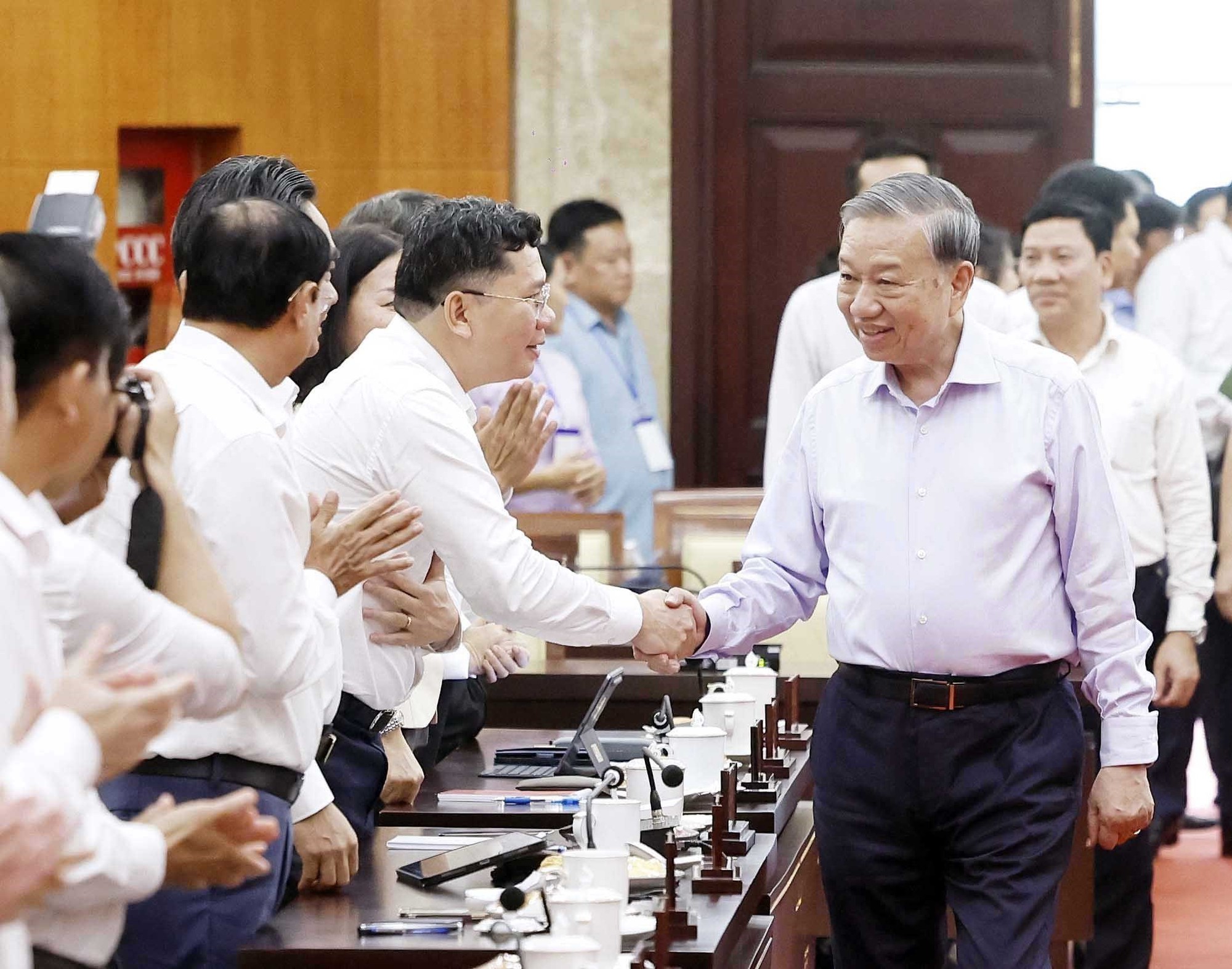 Kiến tạo thể chế mới để TP.HCM vươn m&igrave;nh- Ảnh 2.