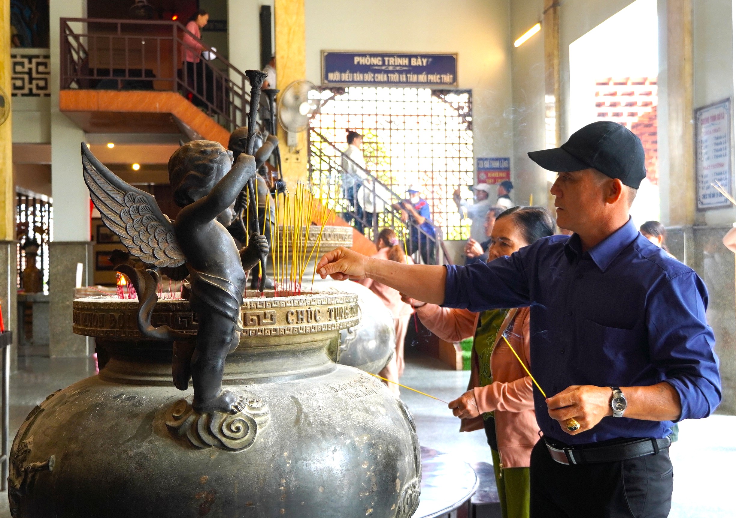 Nh&agrave; thờ Tắc Sậy điểm h&agrave;nh hương nổi tiếng trước th&aacute;nh lễ tuy&ecirc;n phong Ch&acirc;n phước - Ảnh 7.