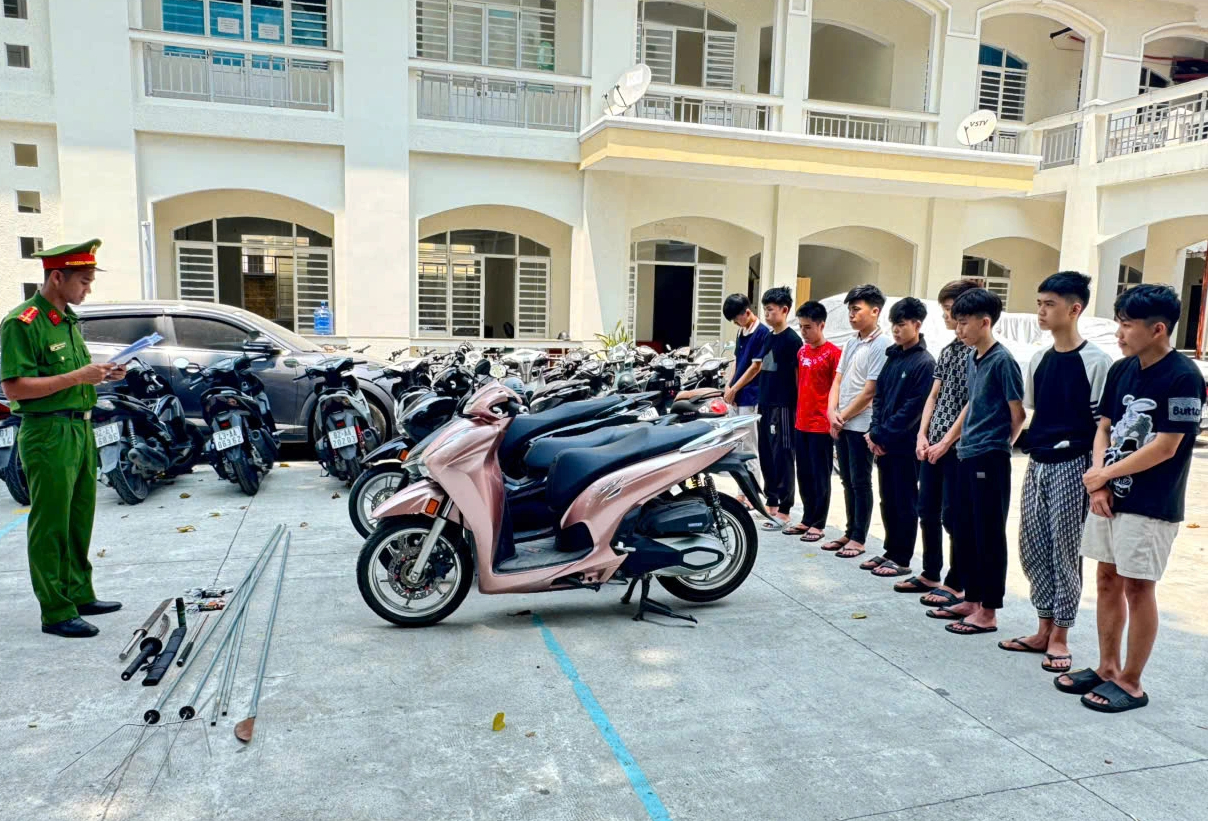 Công an Đà Nẵng đồng loạt siết chặt an ninh, giữ bình yên mùa lễ hội - Ảnh 3.