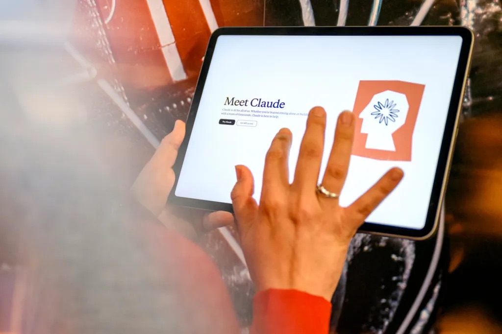 Bán nhà, dồn tiền vào cổ phiếu công ty phát triển Claude AI - Ảnh 1.