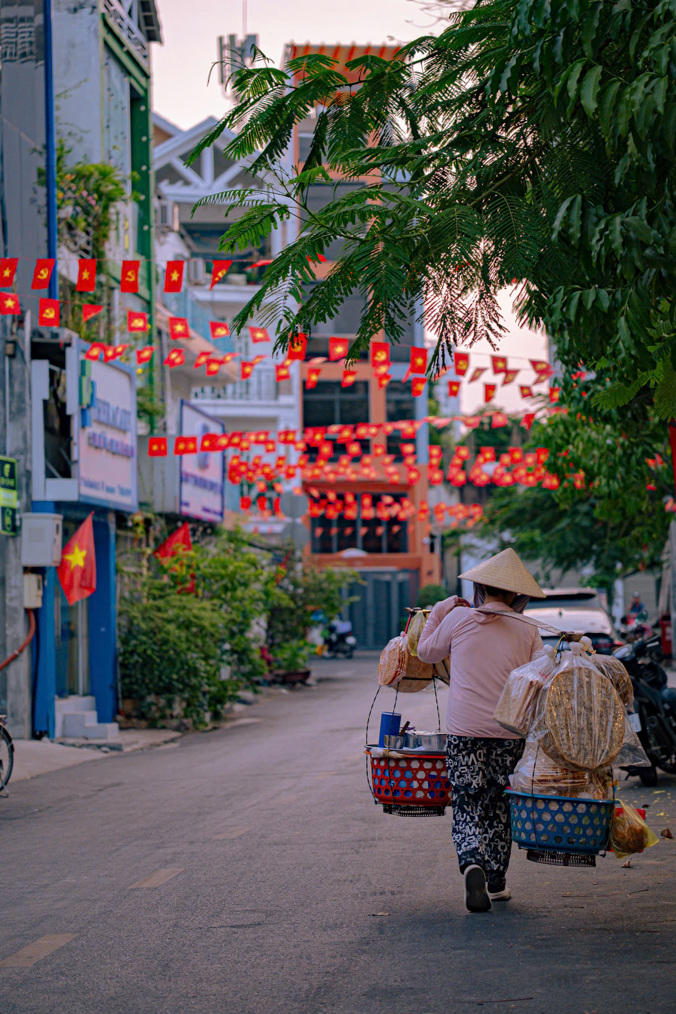 Con đường ở TP.HCM rợp sắc cờ Tổ quốc, nhìn là thấy tự hào - Ảnh 5.