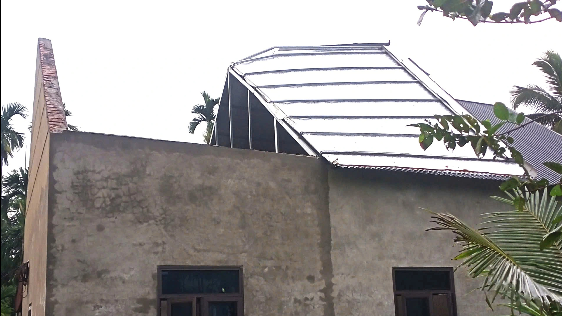 Mưa đá và gió lốc xảy ra nhiều nơi ở Thanh Hóa- Ảnh 3.