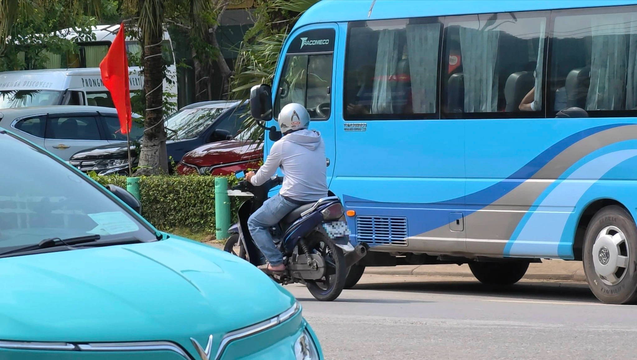Dẹp nạn 'cò vạc' trước cửa ngõ di sản Phong Nha- Ảnh 1. Dẹp nạn 'cò vạc' trước cửa ngõ di sản Phong Nha- Ảnh 1.