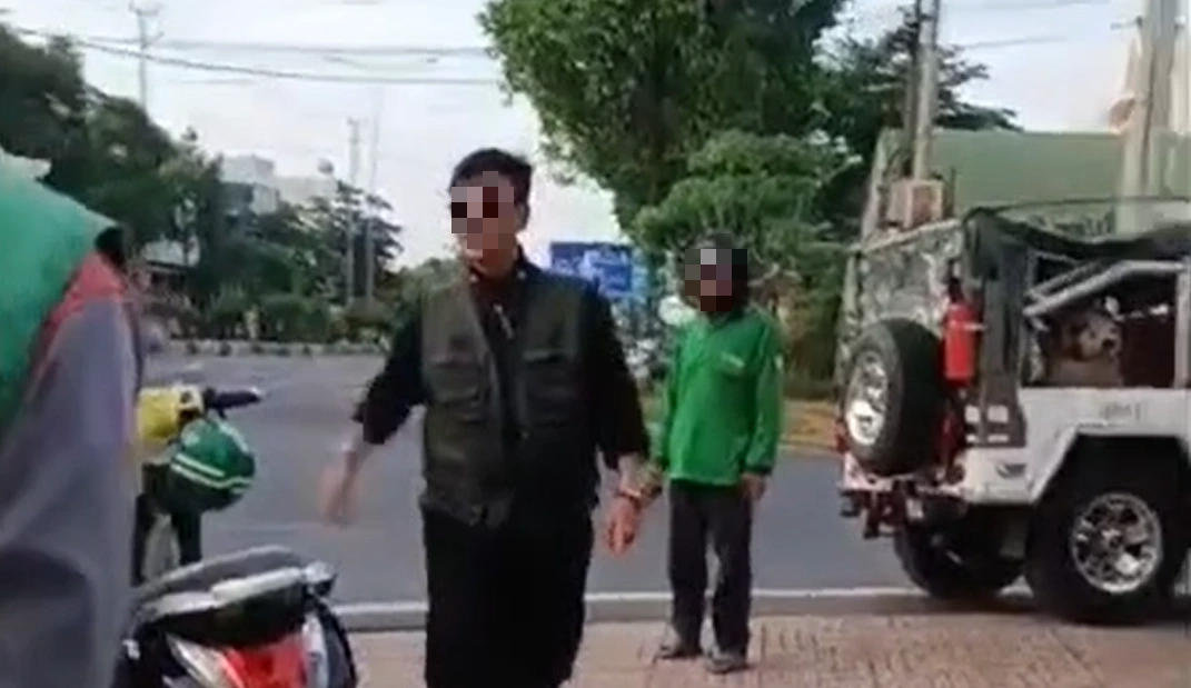 Tài xế xe Jeep đang tại ngoại vẫn đi ngược chiều, đe dọa người khác- Ảnh 1.