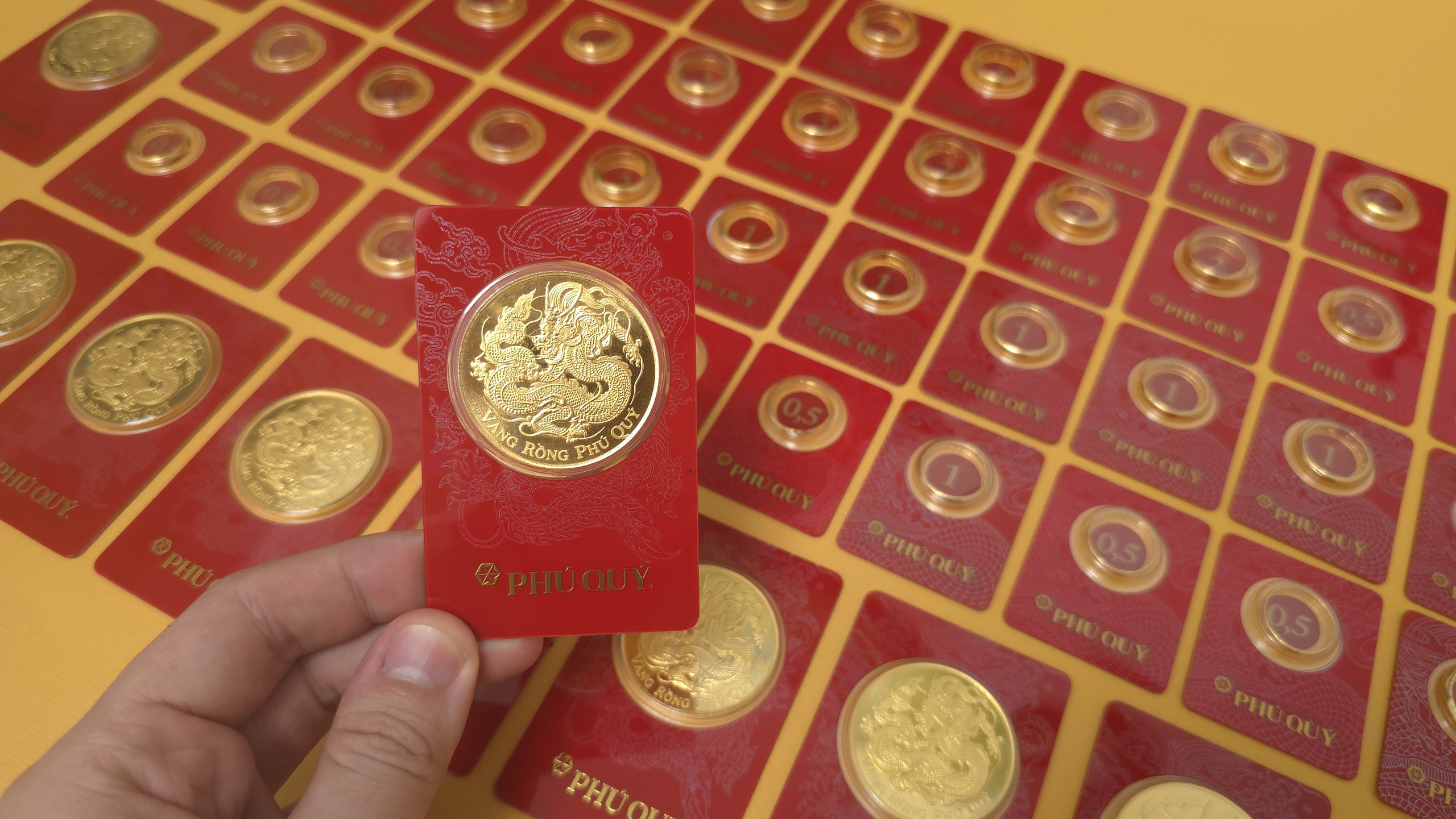 Vàng thủng mốc 165 triệu/lượng, đã nên 'tất tay' đầu tư?- Ảnh 1.