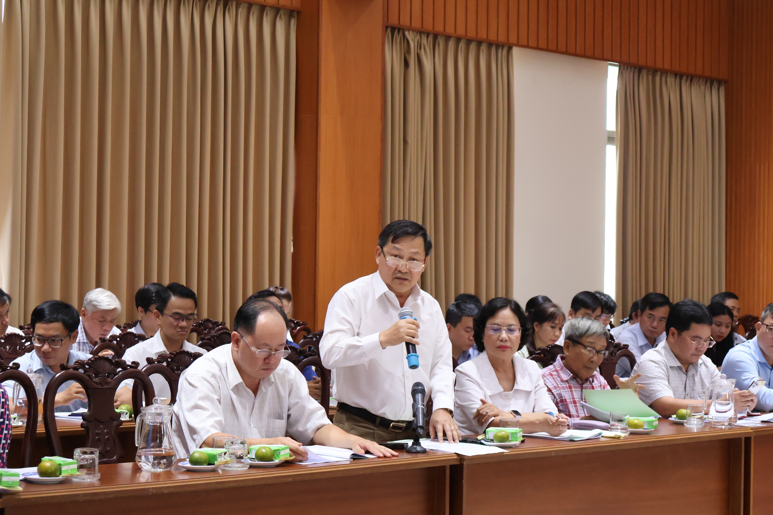 TP.HCM phản biện dự thảo giá thu gom rác: Cần tính đến người thu nhập thấp- Ảnh 2.