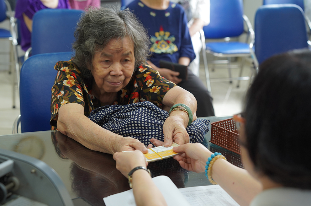 Tự tính lương hưu tăng 8% từ 1.7: người thêm vài trăm, người tăng tiền triệu - Ảnh 1.