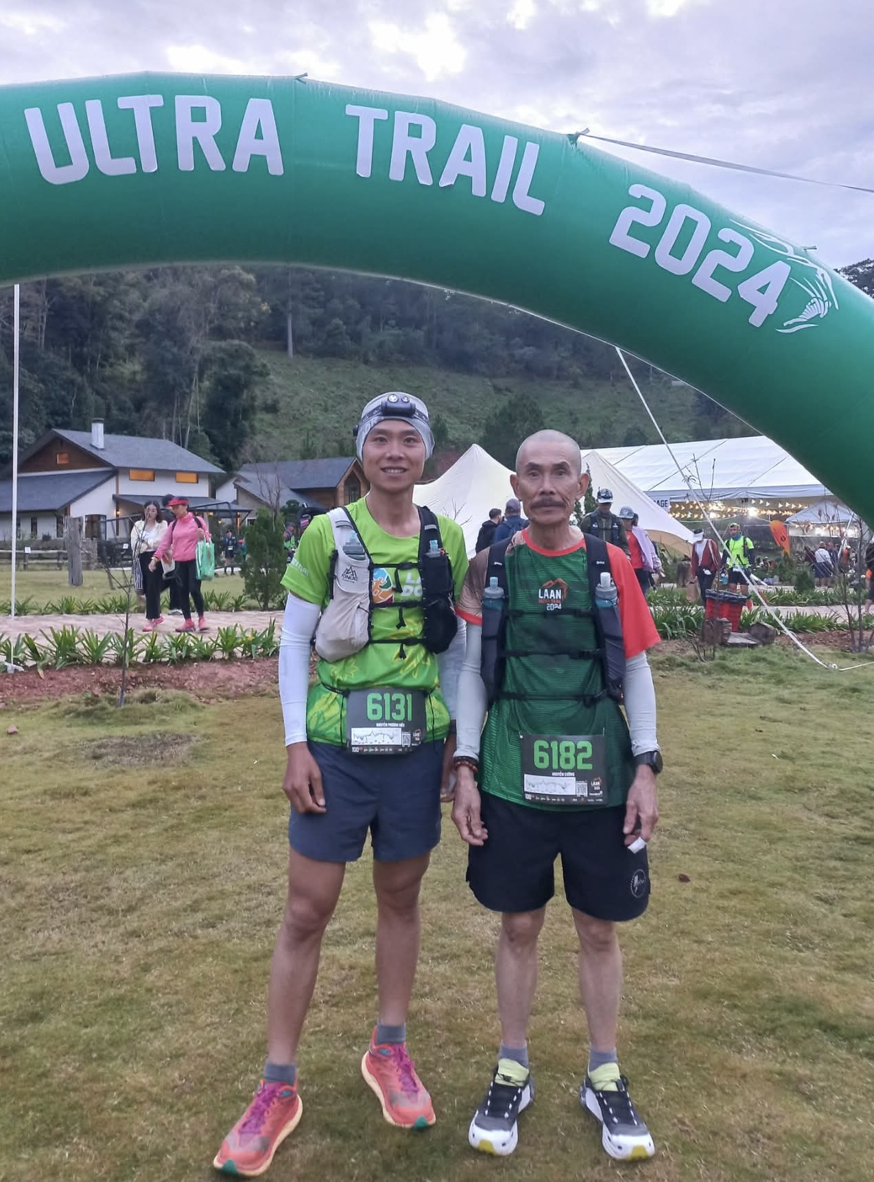 Lan tỏa tr&ecirc;n mạng x&atilde; hội: 'Bố gi&agrave;' 4 lần chạy bộ băng rừng 100 km  - Ảnh 2.