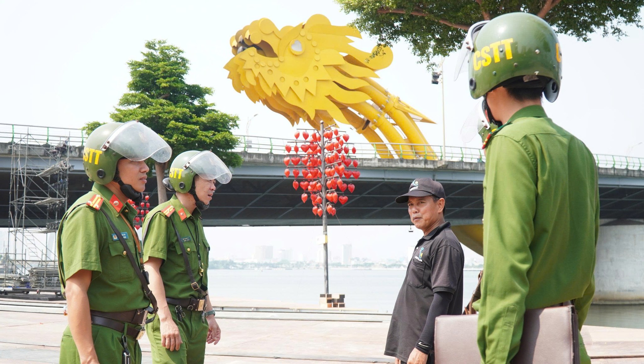Đi Đ&agrave; Nẵng dịp lễ 30.4-1.5: Đừng bỏ lỡ Gala 'Tổ quốc b&igrave;nh y&ecirc;n' cực ho&agrave;nh tr&aacute;ng - Ảnh 6.