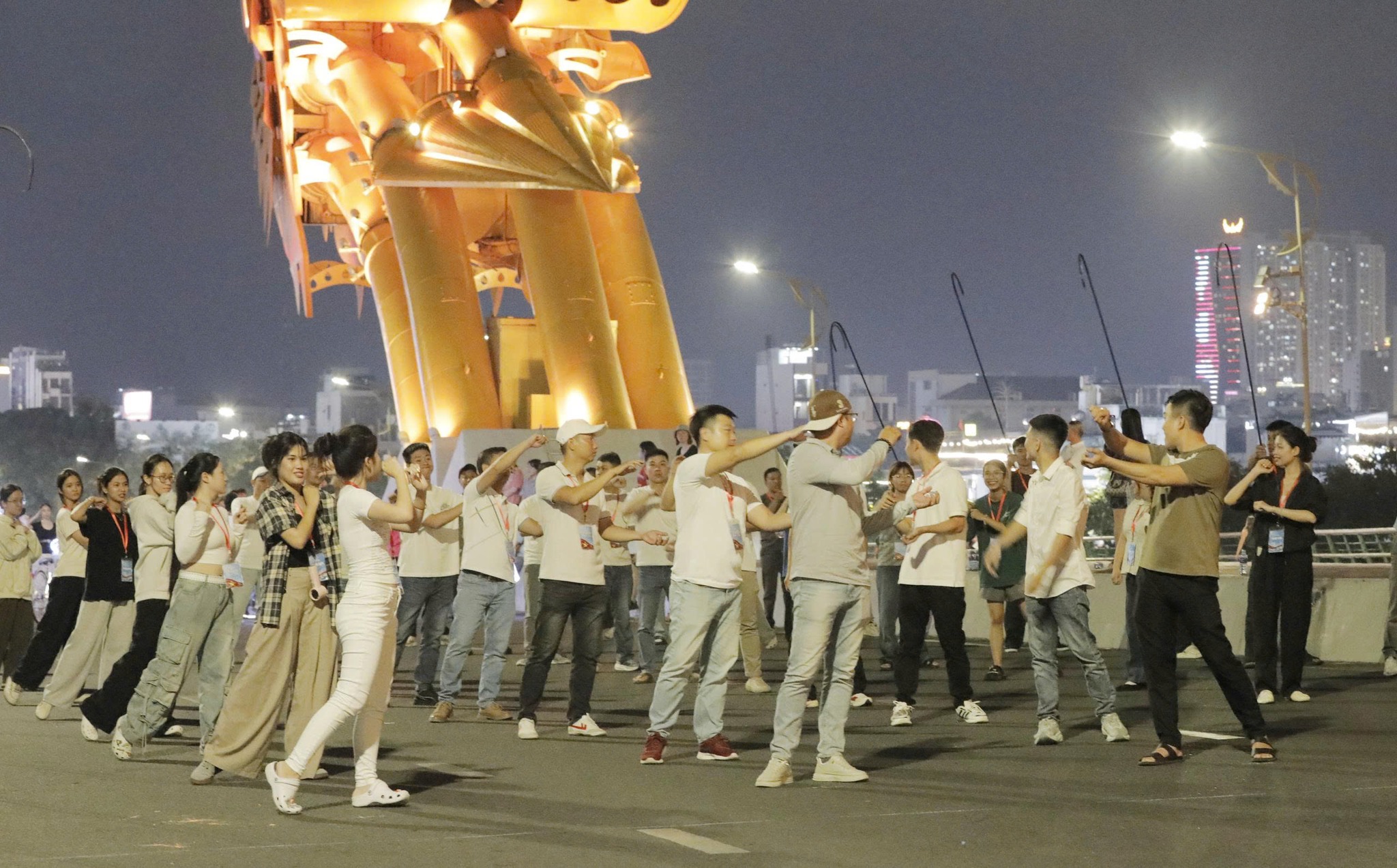 Đi Đ&agrave; Nẵng dịp lễ 30.4-1.5: Đừng bỏ lỡ Gala 'Tổ quốc b&igrave;nh y&ecirc;n' cực ho&agrave;nh tr&aacute;ng - Ảnh 3.