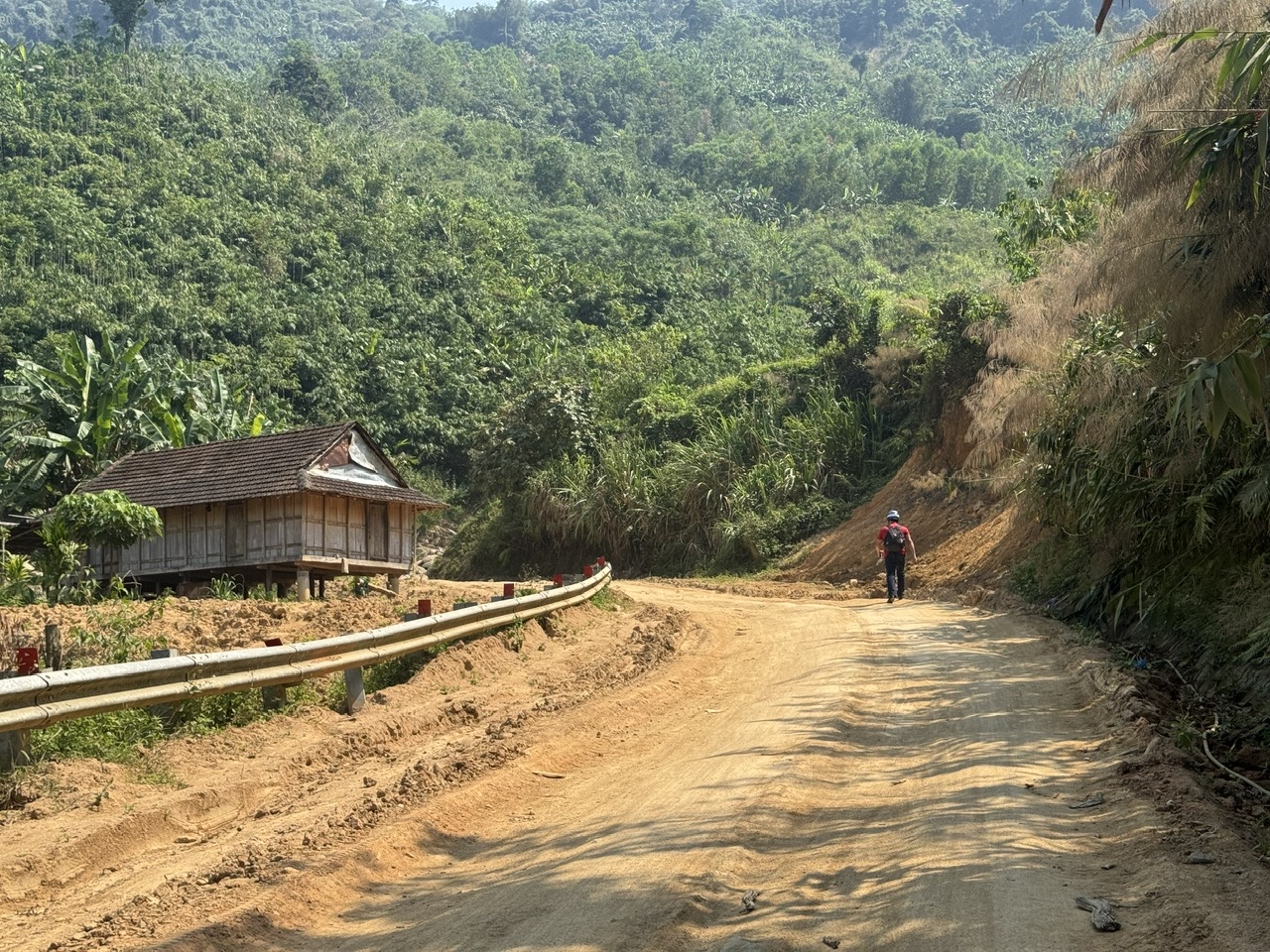 'Ổ voi' bủa vây tỉnh lộ 623 ở Quảng Ngãi: 4 km ám ảnh người đi đường- Ảnh 2.