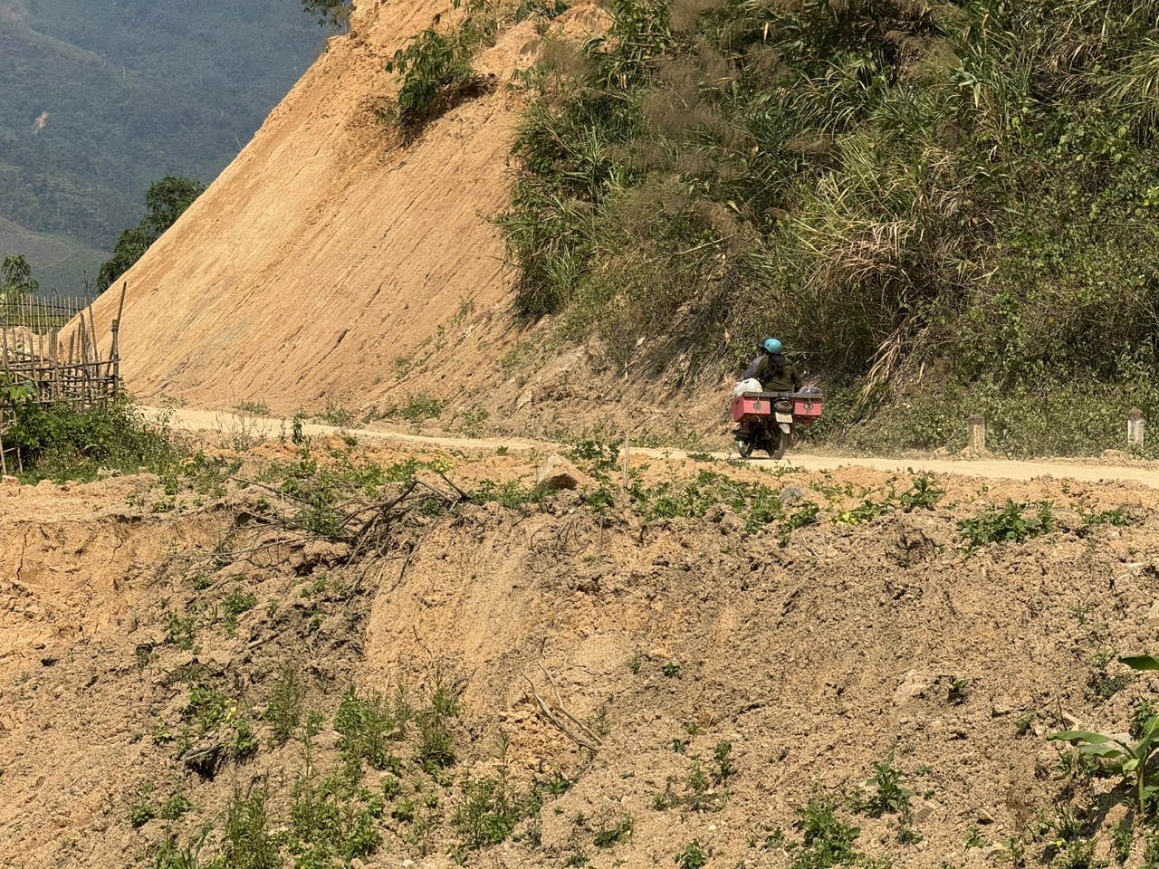 'Ổ voi' bủa vây tỉnh lộ 623 ở Quảng Ngãi: 4 km ám ảnh người đi đường- Ảnh 4.