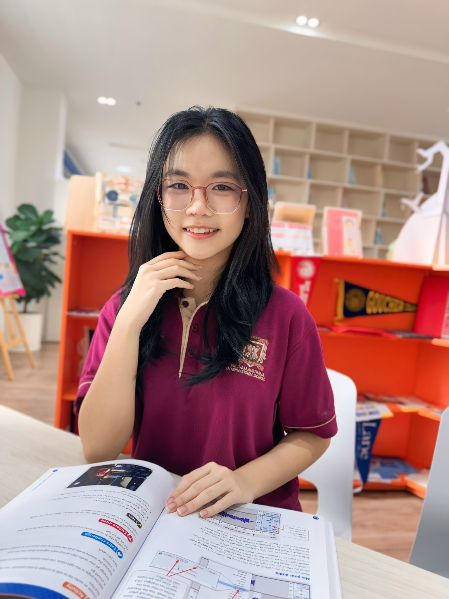 Vas Riverside VAS students receive early admission offers from prestigious universities.