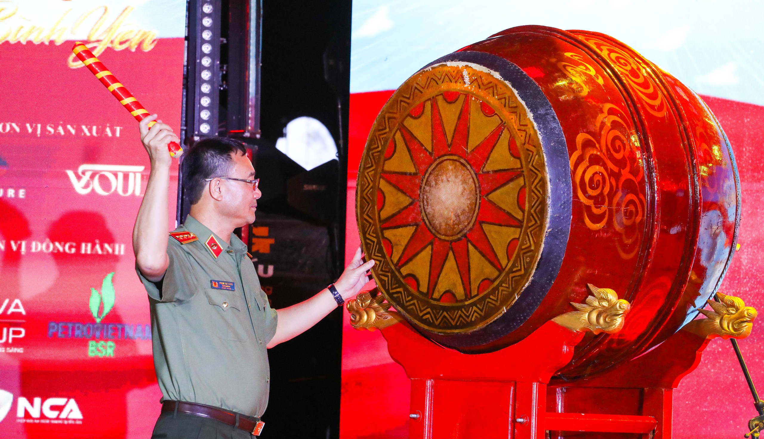 Kh&ocirc;ng gian văn h&oacute;a 3 miền hội tụ tại chuỗi chương tr&igrave;nh 'Tổ quốc b&igrave;nh y&ecirc;n' - Ảnh 2.