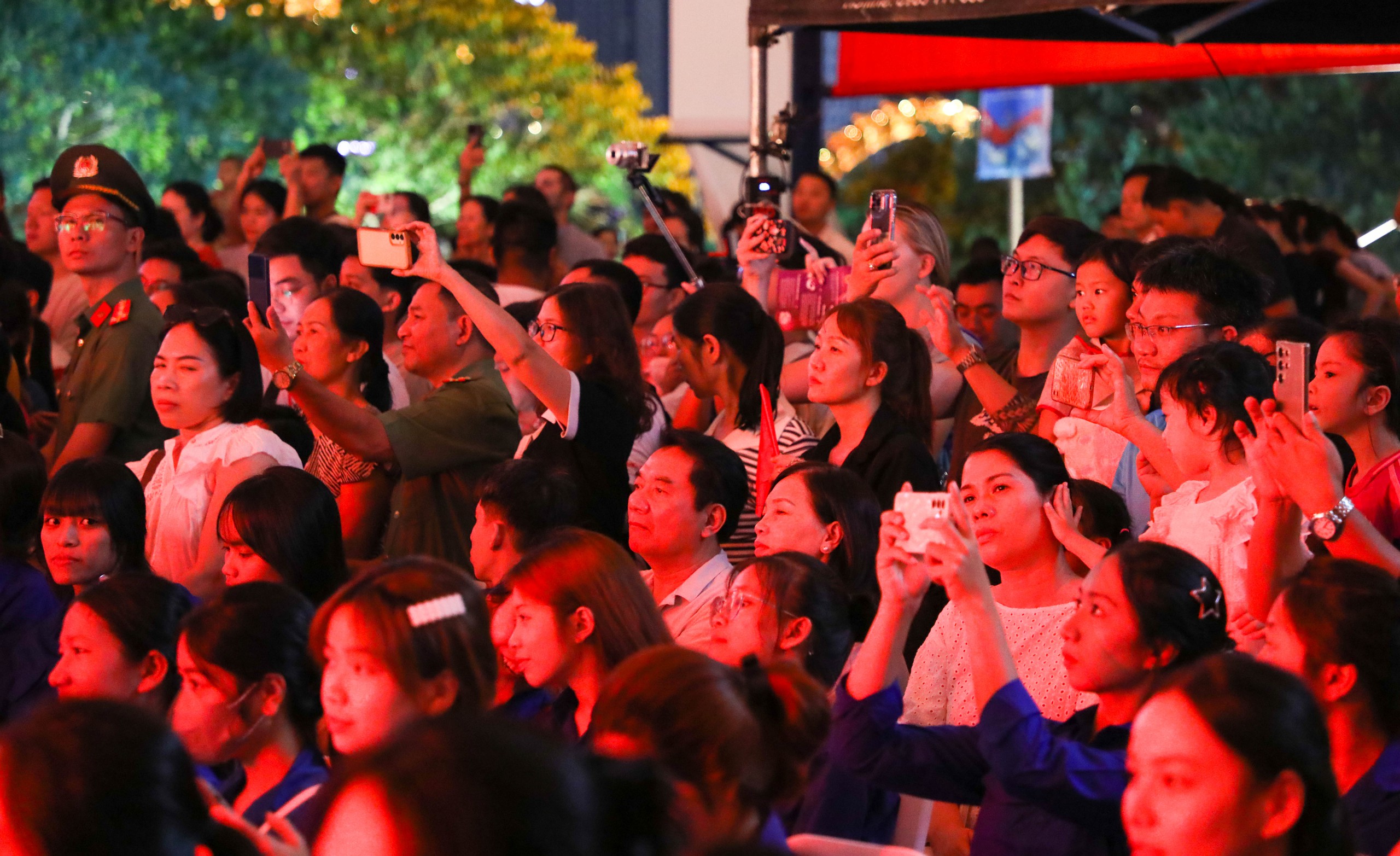 Kh&ocirc;ng gian văn h&oacute;a 3 miền hội tụ tại chuỗi chương tr&igrave;nh 'Tổ quốc b&igrave;nh y&ecirc;n' - Ảnh 9.