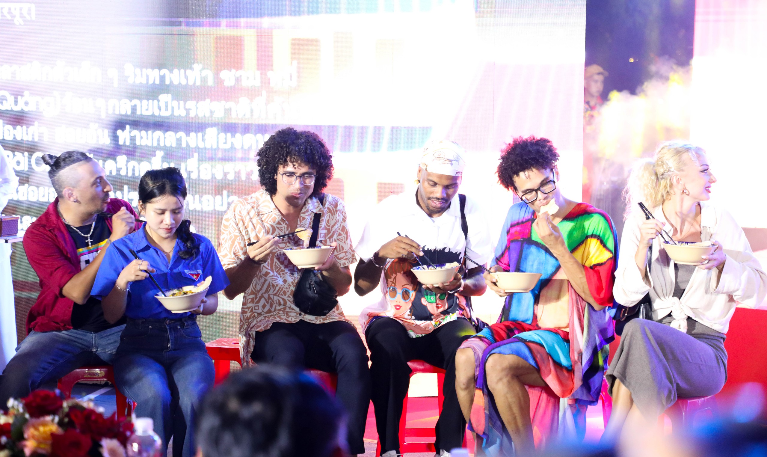 Kh&ocirc;ng gian văn h&oacute;a 3 miền hội tụ tại chuỗi chương tr&igrave;nh 'Tổ quốc b&igrave;nh y&ecirc;n' - Ảnh 6.