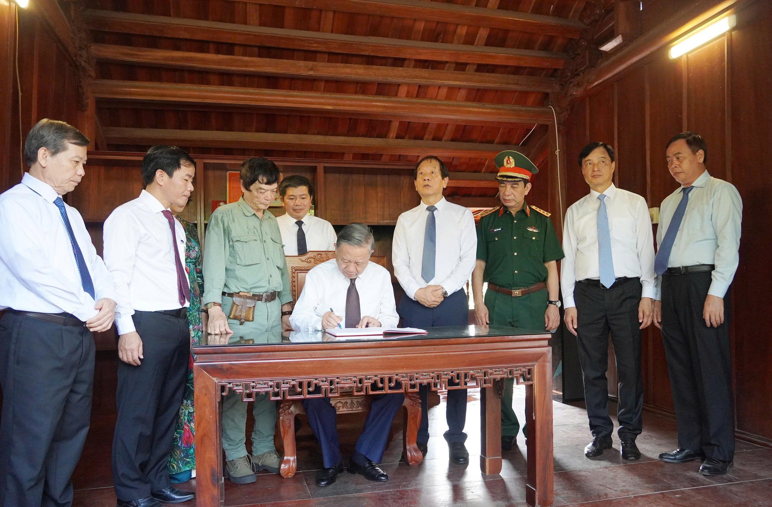 Tổng Bí thư, Chủ tịch nước Tô Lâm dự lễ thượng cờ 'Thống nhất non sông'- Ảnh 6.