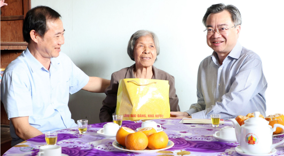 Ông Nguyễn Thanh Nghị thăm các gia đình chính sách tại xã Cư Jút- Ảnh 2.