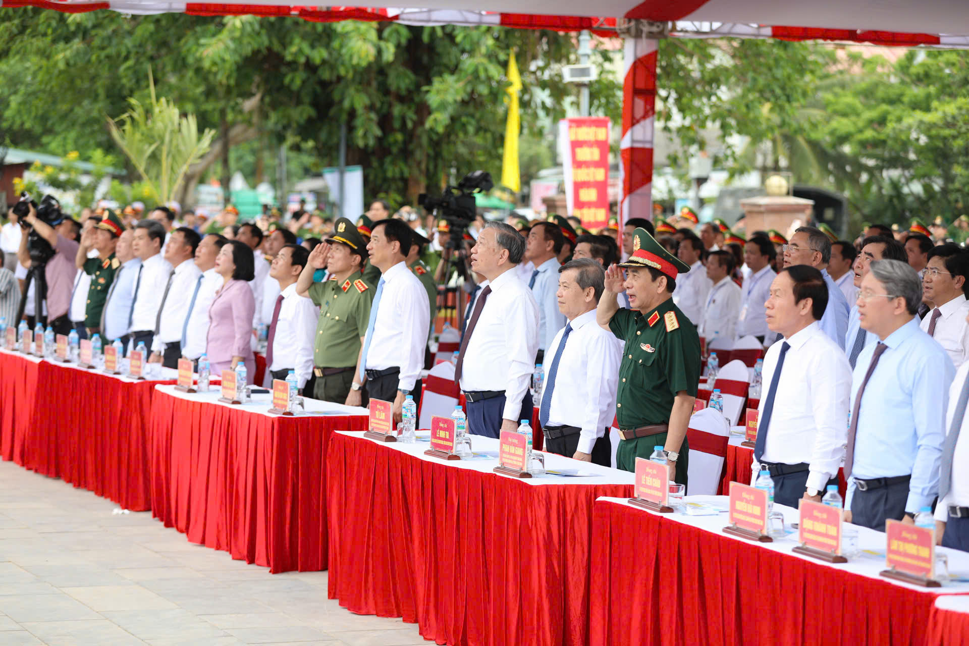 Tổng Bí thư, Chủ tịch nước Tô Lâm dự lễ thượng cờ 'Thống nhất non sông'- Ảnh 2.